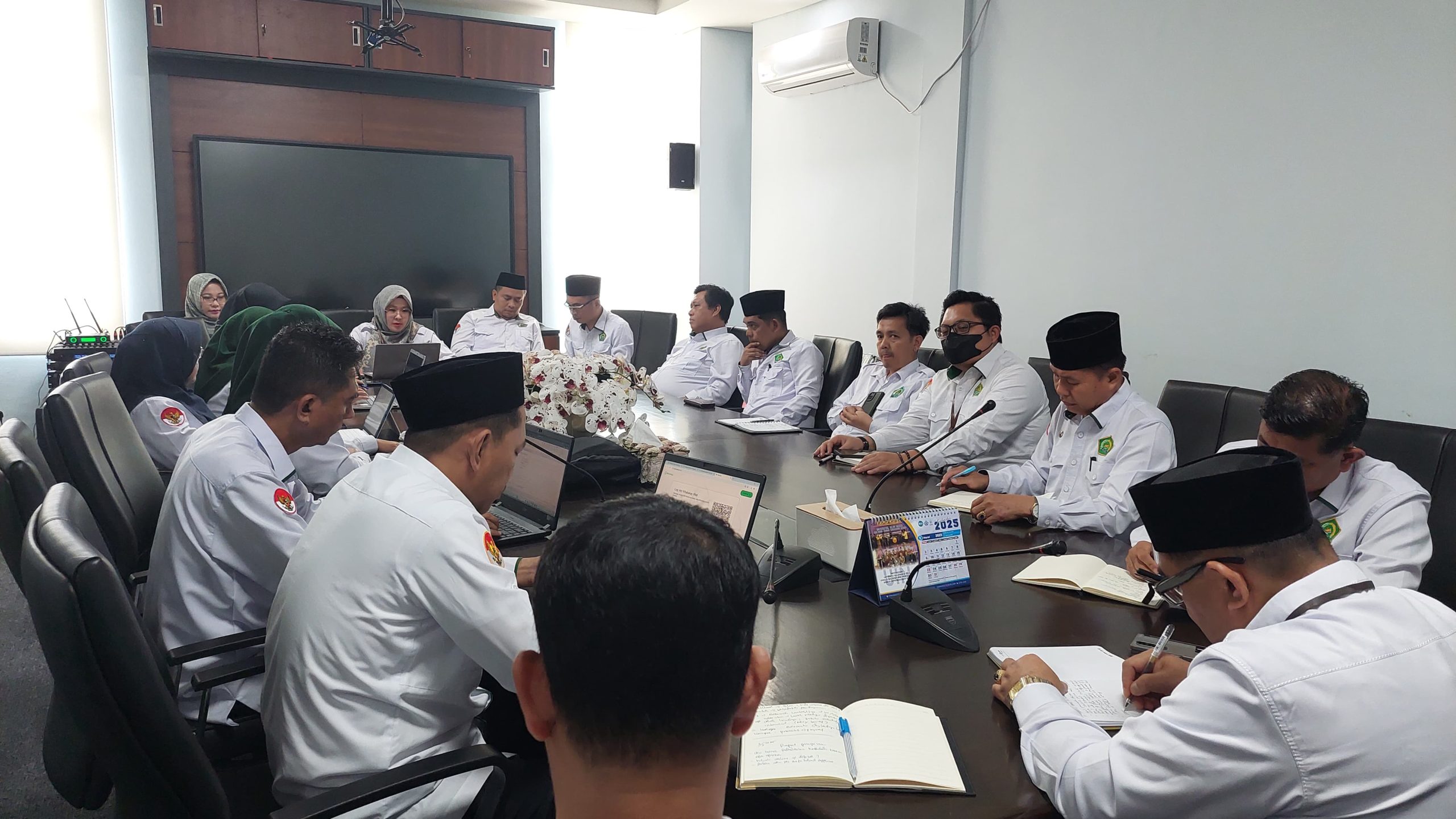 Rektor Tekankan Efisiensi dan Evaluasi dalam Rapat Koordinasi